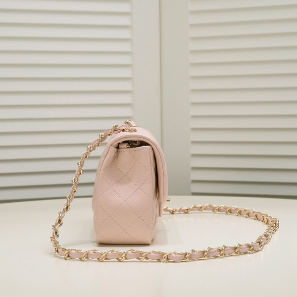 シャネルバッグ背面デザイン